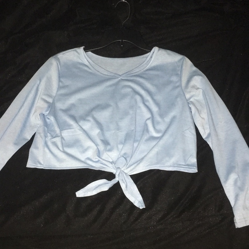 Cute long sleeve crop tied shirt